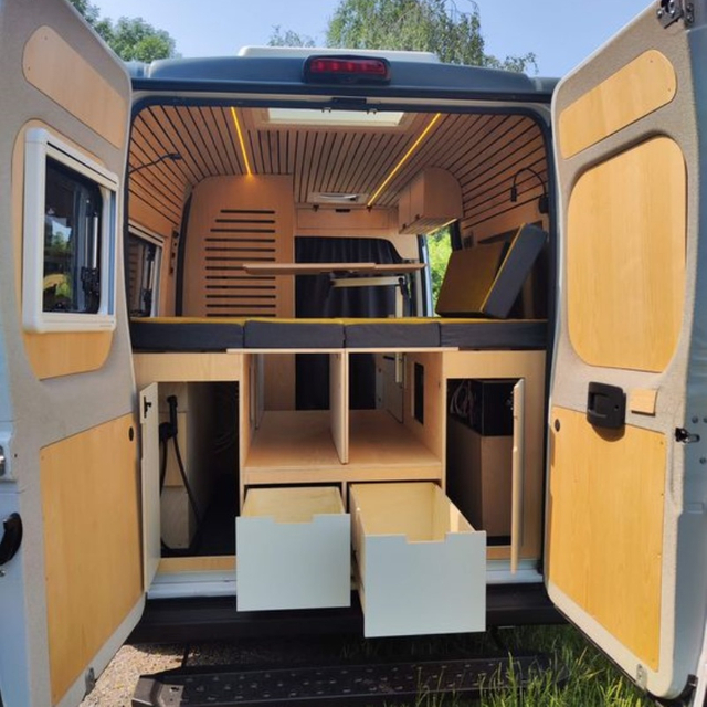 Lightweight Aluminum Caravan Furniture RV Bed with Under-bed Cabinet And Drawers