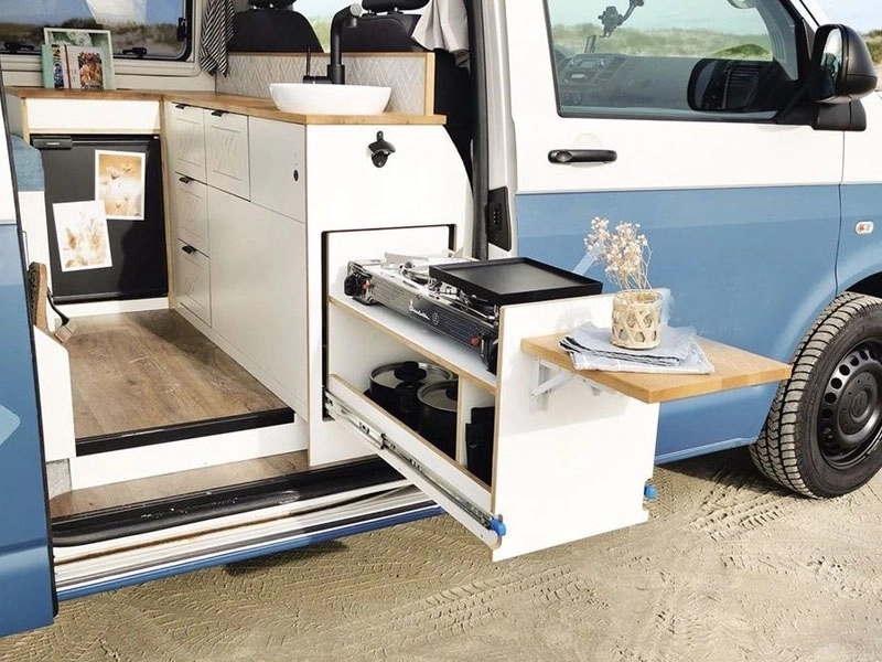 How Do Aluminum Furniture Manufacturers Respond To Competition From Other New Materials?